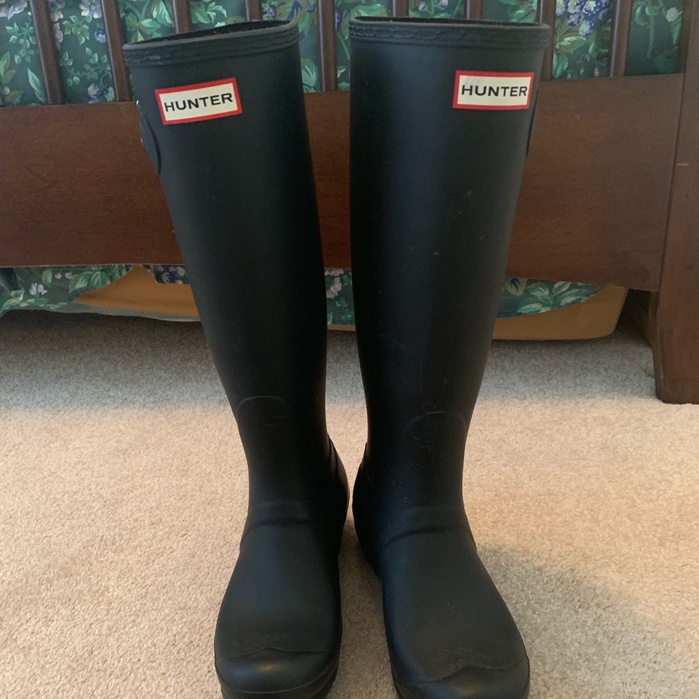 matte black hunter boots